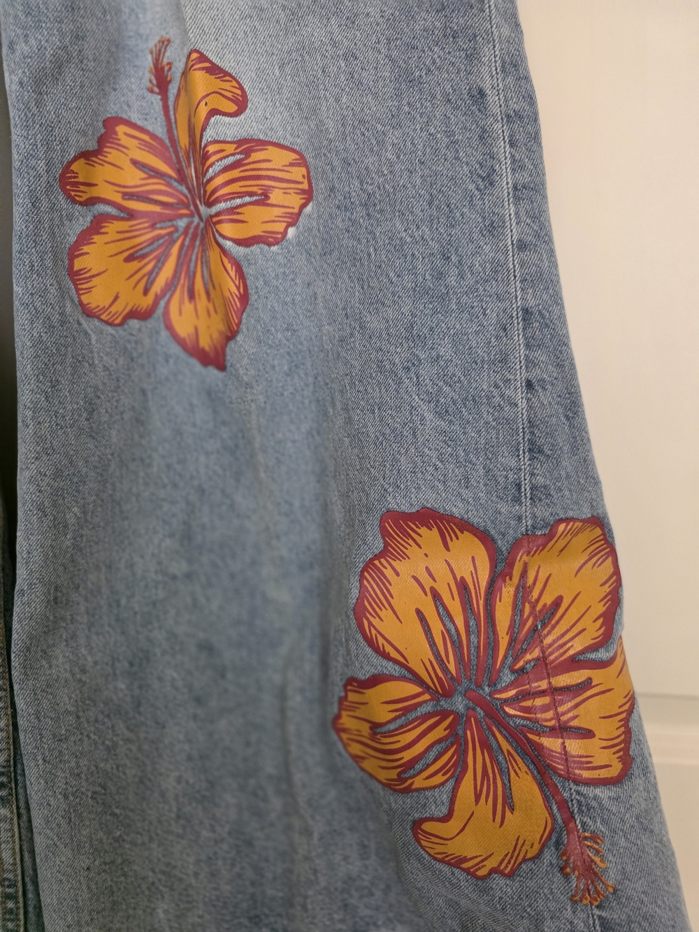 Oli & Hali Denim Wide-Leg Jeans with Yellow and Orange Floral Appliqués - Picture 3 of 4